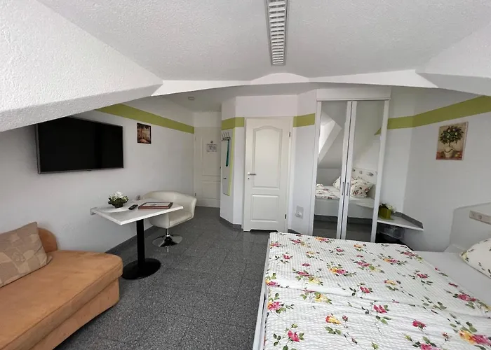 Und Am Burchardikloster *